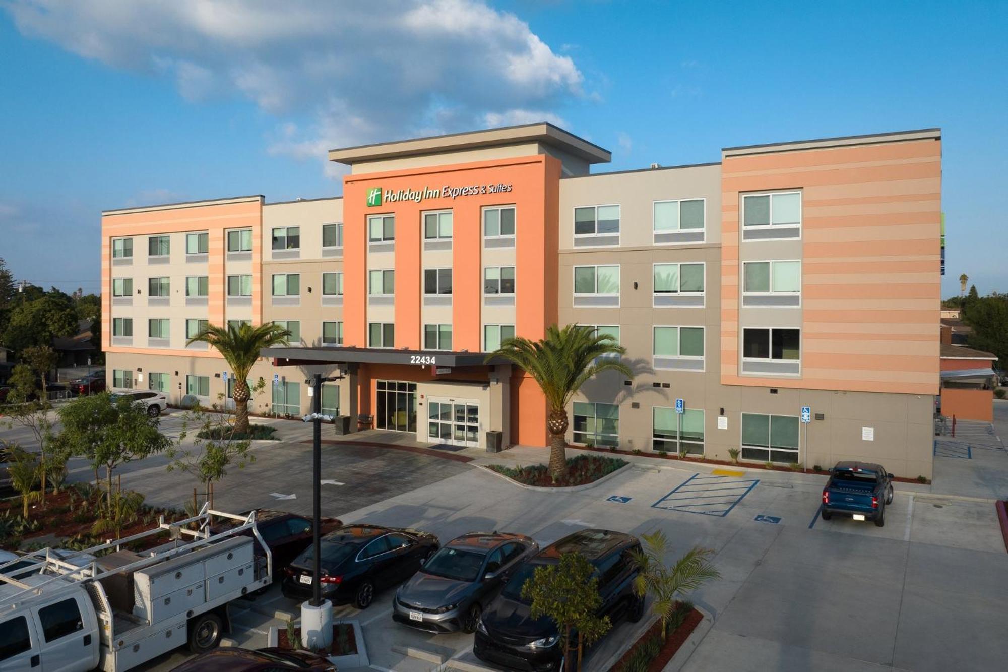 Holiday Inn Express & Suites - Hawaiian Gardens By Ihg Exterior photo