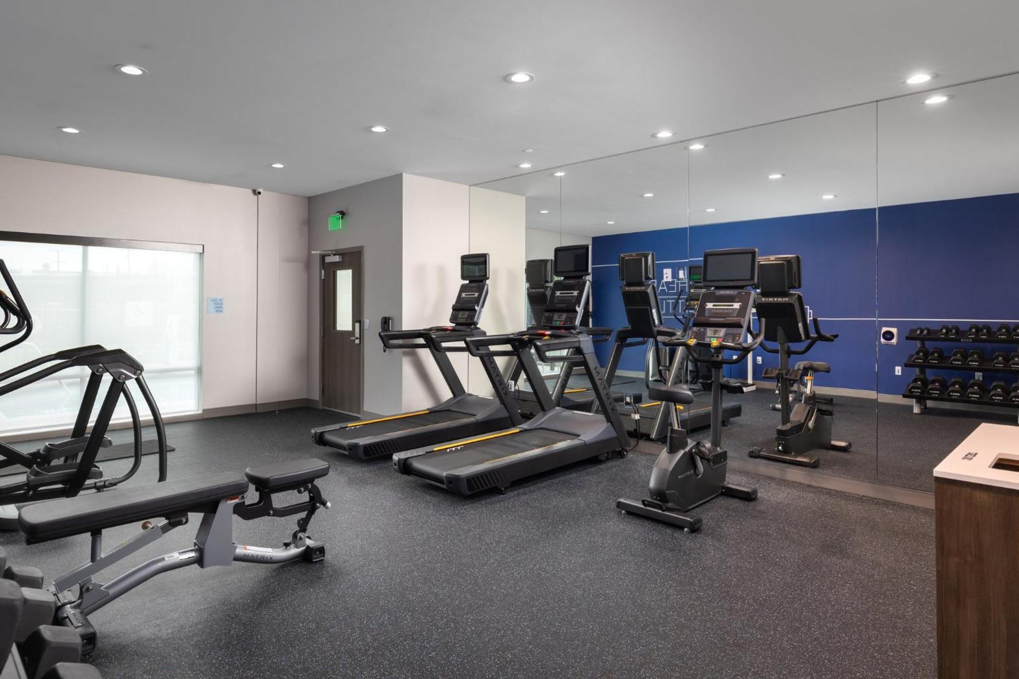 Holiday Inn Express & Suites - Hawaiian Gardens By Ihg Exterior photo