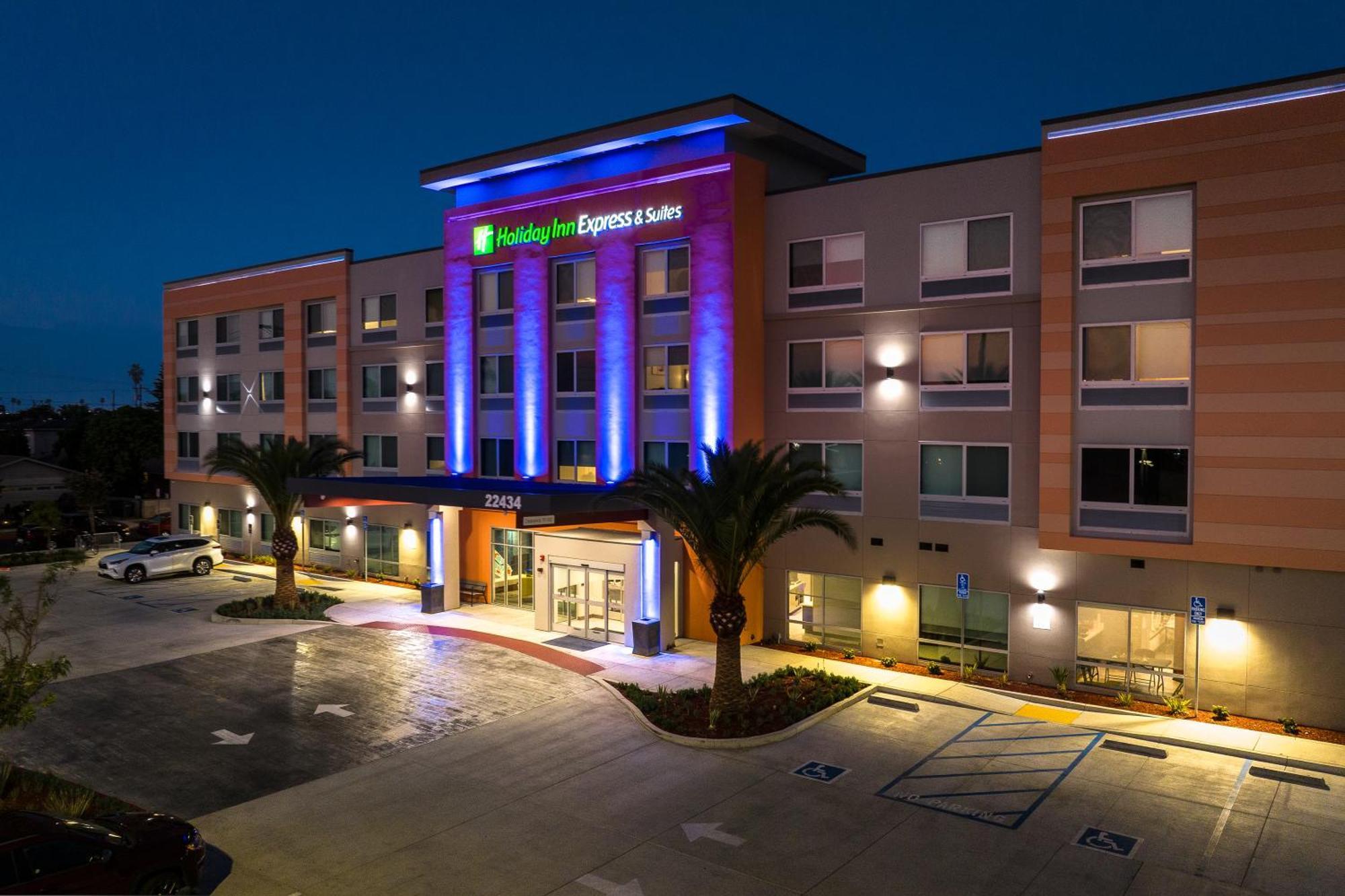 Holiday Inn Express & Suites - Hawaiian Gardens By Ihg Exterior photo