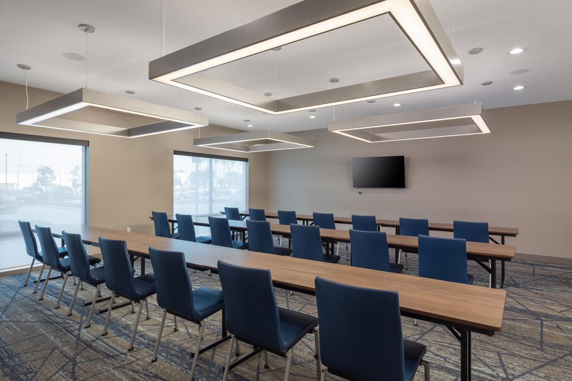 Holiday Inn Express & Suites - Hawaiian Gardens By Ihg Exterior photo